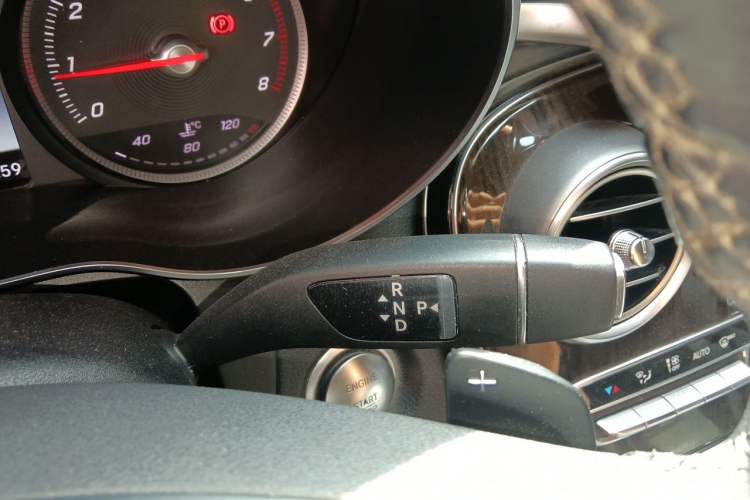 Used Mercedes-Benz GLC 2018 Facelifted GLC 260 4MATIC Dynamic Edition Gear Lever