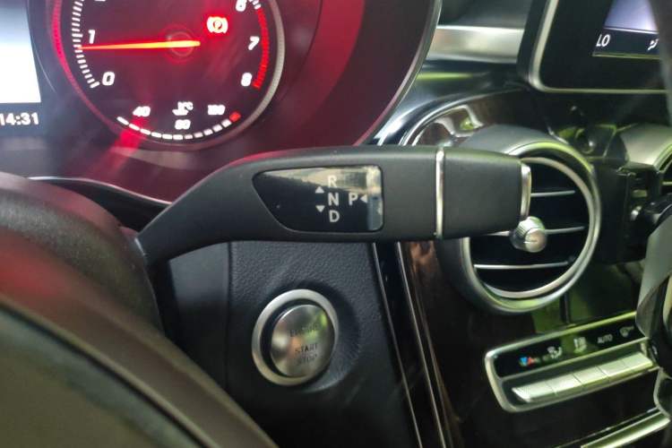 Used Mercedes-Benz GLC 2018 Facelift GLC 260 4MATIC Luxury Edition Gear Lever