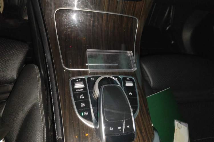 Used Mercedes-Benz GLC 2018 GLC 260 4MATIC Dynamic Edition Gear Lever