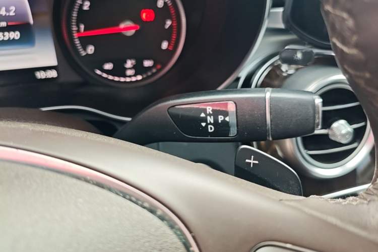 Used Mercedes-Benz GLC 2018 Facelift GLC 260 4MATIC Luxury Edition Gear Lever