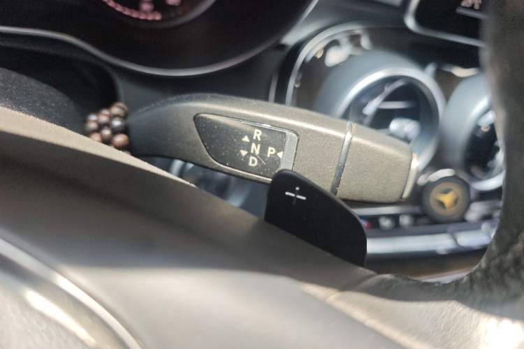 Used Mercedes-Benz GLC 2018 Facelift GLC 260 4MATIC Luxury Edition Gear Lever