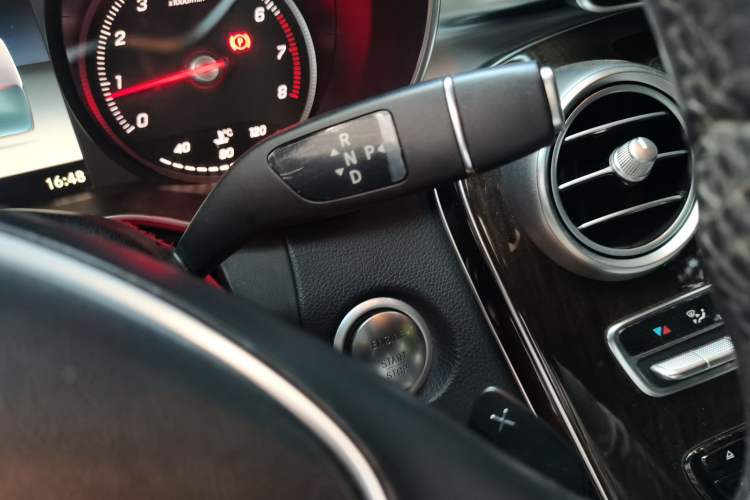 Used Mercedes-Benz GLC 2018 Facelift GLC 260 4MATIC Luxury Edition Gear Lever