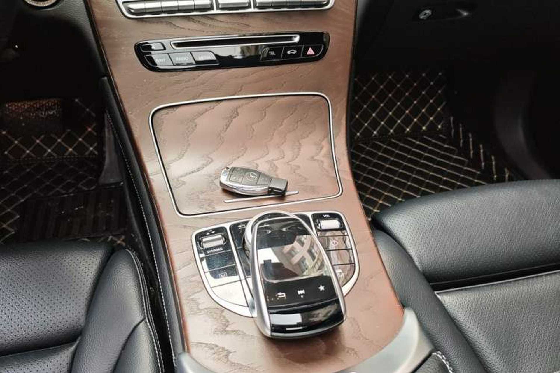 Used Mercedes-Benz GLC 2018 Refreshed GLC 300 4MATIC Dynamic Edition Gear Lever