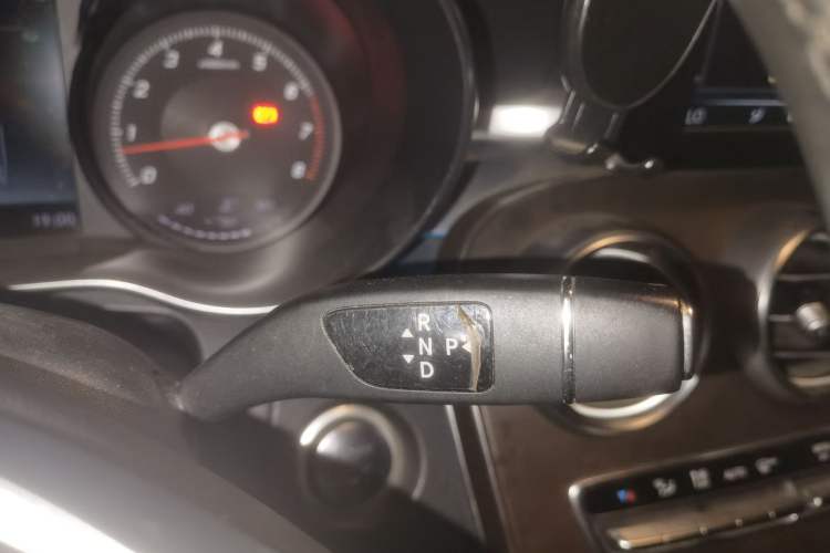 Used Mercedes-Benz GLC 2018 GLC 300 4MATIC Sport Edition Gear Lever