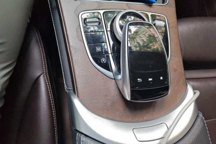 Used Mercedes-Benz GLC 2018 Refreshed GLC 300 4MATIC Dynamic Edition Gear Lever