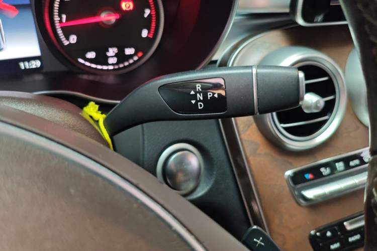 Used Mercedes-Benz GLC 2018 Refreshed GLC 300 4MATIC Dynamic Edition Gear Lever