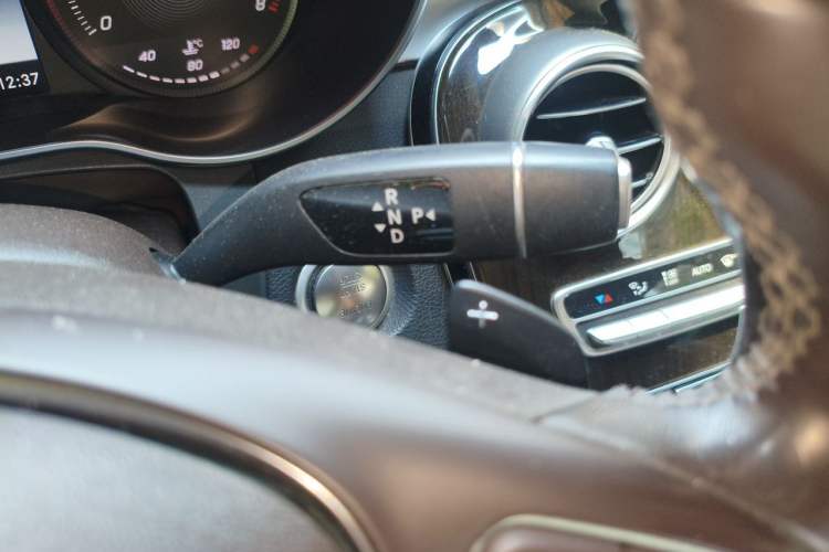 Used Mercedes-Benz GLC 2018 Facelift GLC 260 4MATIC Luxury Edition Gear Lever