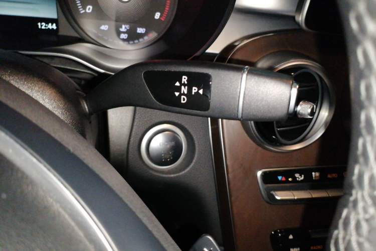 Used Mercedes-Benz GLC 2018 Refreshed GLC 300 4MATIC Dynamic Edition Gear Lever