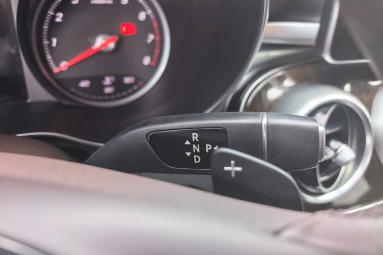 Used Mercedes-Benz GLC 2018 Facelifted GLC 260 4MATIC Dynamic Edition Gear Lever