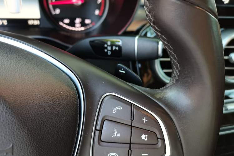 Used Mercedes-Benz GLC 2018 Facelifted GLC 260 4MATIC Dynamic Edition Gear Lever