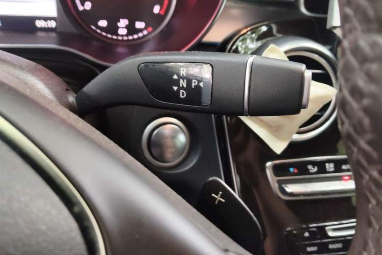 Used Mercedes-Benz GLC 2018 Facelift GLC 260 4MATIC Luxury Edition Gear Lever