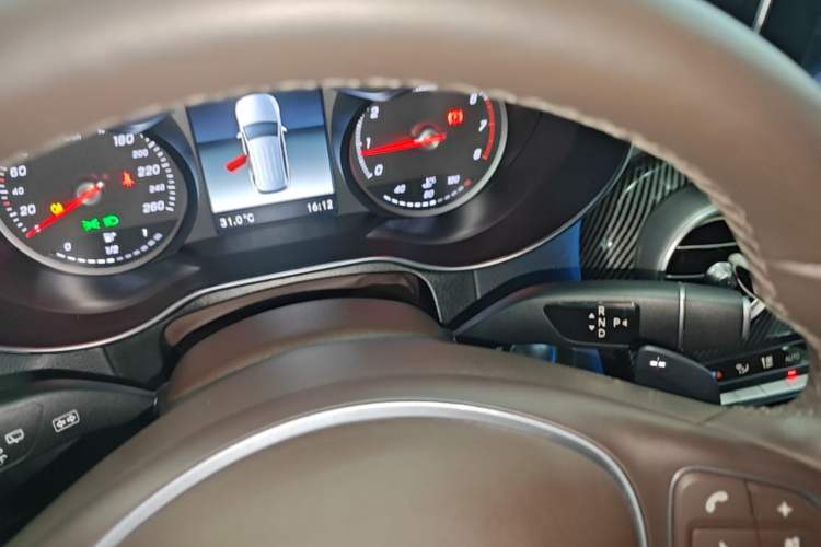 Used Mercedes-Benz GLC 2018 Facelift GLC 260 4MATIC Luxury Edition Gear Lever