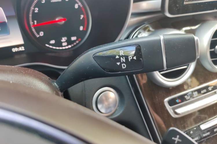 Used Mercedes-Benz GLC 2018 Facelifted GLC 260 4MATIC Dynamic Edition Gear Lever