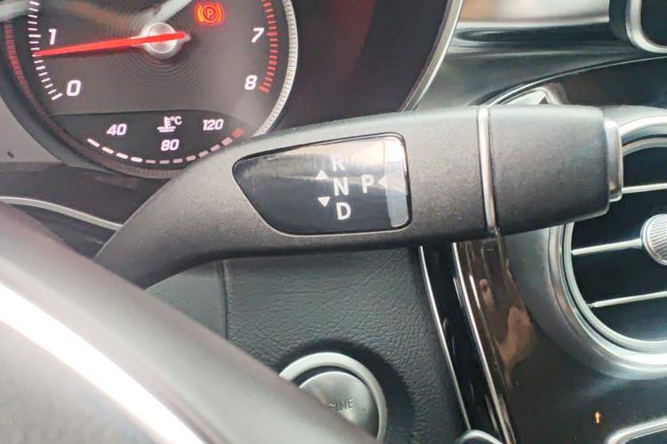 Used Mercedes-Benz GLC 2018 Facelifted GLC 260 4MATIC Dynamic Edition Gear Lever