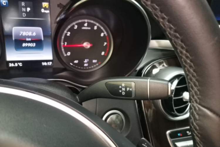 Used Mercedes-Benz GLC 2018 Facelift GLC 260 4MATIC Luxury Edition Gear Lever