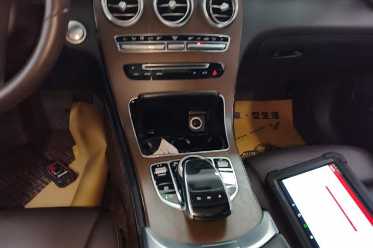 Used Mercedes-Benz GLC 2018 GLC 300 4MATIC Sport Edition Gear Lever