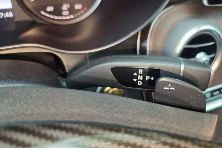 Used Mercedes-Benz GLC 2018 Refreshed GLC 300 4MATIC Dynamic Edition Gear Lever