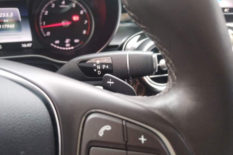 Used Mercedes-Benz GLC 2018 GLC 260 4MATIC Luxury Model Gear Lever