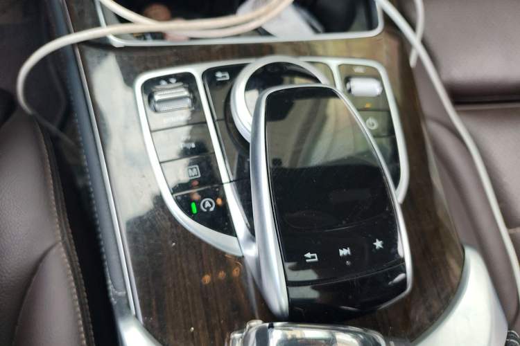 Used Mercedes-Benz GLC 2018 Facelifted GLC 260 4MATIC Dynamic Edition Gear Lever
