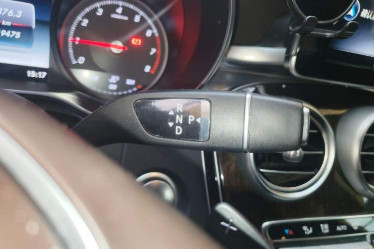 Used Mercedes-Benz GLC 2018 GLC 260 4MATIC Dynamic Edition Gear Lever