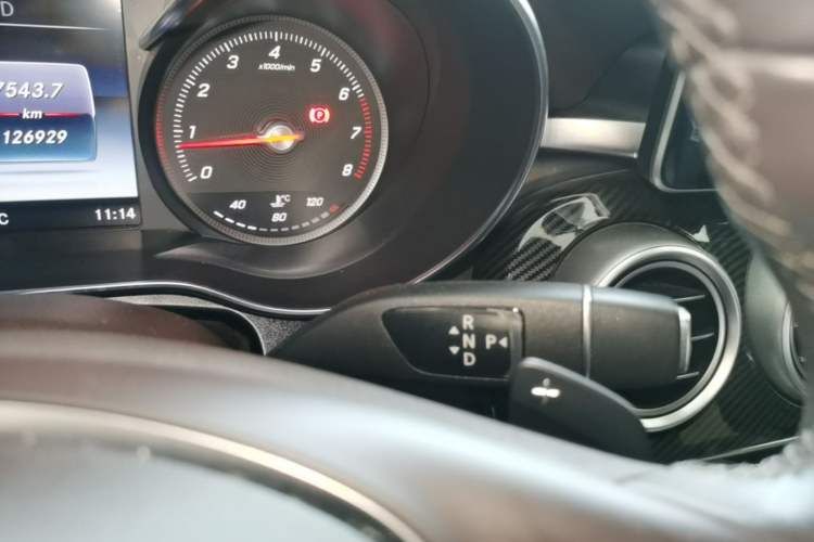 Used Mercedes-Benz GLC 2018 Facelift GLC 260 4MATIC Luxury Edition Gear Lever