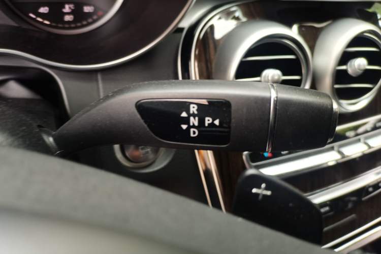 Used Mercedes-Benz GLC 2018 GLC 260 4MATIC Dynamic Edition Gear Lever