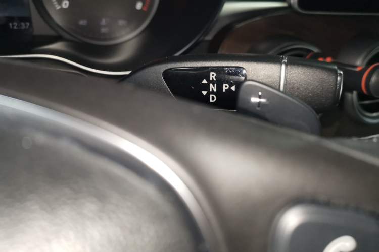 Used Mercedes-Benz GLC 2018 Refreshed GLC 300 4MATIC Dynamic Edition Gear Lever