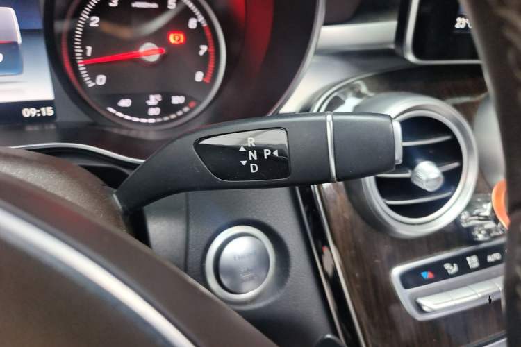 Used Mercedes-Benz GLC 2018 Facelift GLC 260 4MATIC Luxury Edition Gear Lever