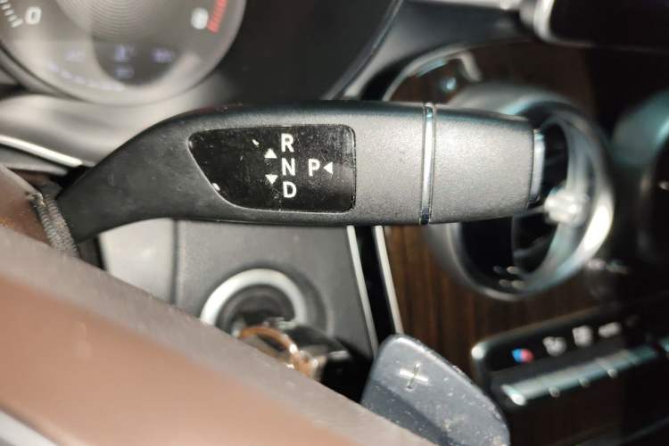 Used Mercedes-Benz GLC 2018 GLC 260 4MATIC Luxury Model Gear Lever