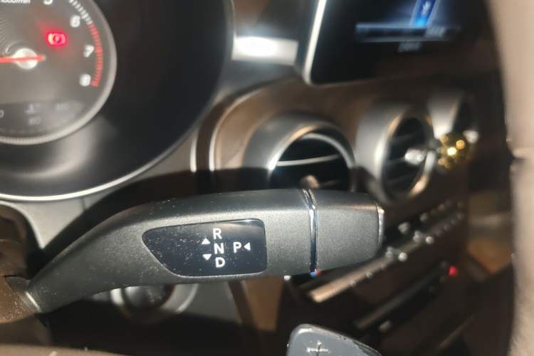 Used Mercedes-Benz GLC 2018 GLC 300 4MATIC Sport Edition Gear Lever