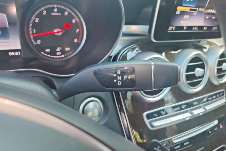 Used Mercedes-Benz GLC 2018 GLC 260 4MATIC Dynamic Edition Gear Lever