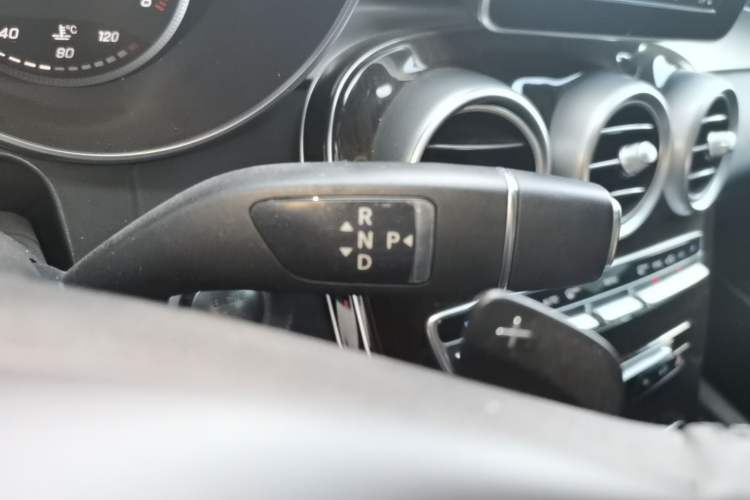 Used Mercedes-Benz GLC 2018 Facelift GLC 260 4MATIC Luxury Edition Gear Lever