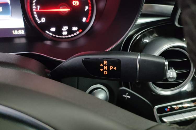 Used Mercedes-Benz GLC 2018 GLC 260 4MATIC Dynamic Edition Gear Lever