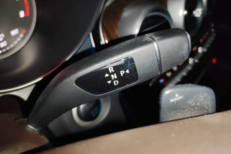 Used Mercedes-Benz GLC 2018 Facelifted GLC 260 4MATIC Dynamic Edition Gear Lever