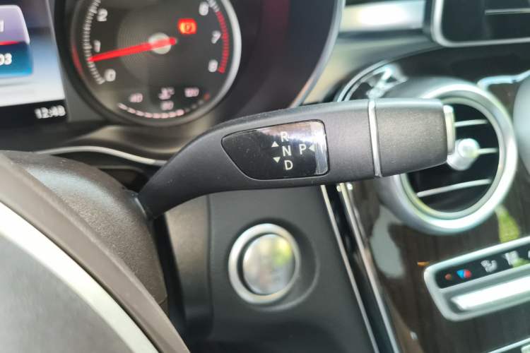 Used Mercedes-Benz GLC 2018 Facelift GLC 260 4MATIC Luxury Edition Gear Lever
