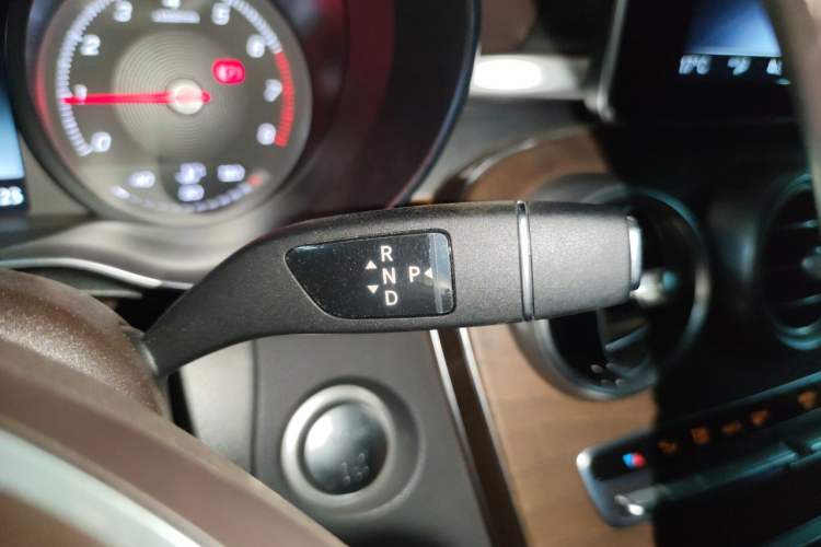 Used Mercedes-Benz GLC 2018 Refreshed GLC 300 4MATIC Dynamic Edition Gear Lever