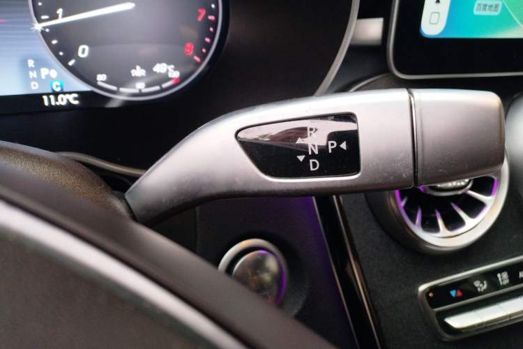 Used Mercedes-Benz GLC 2018 Facelift GLC 260 4MATIC Luxury Edition Gear Lever