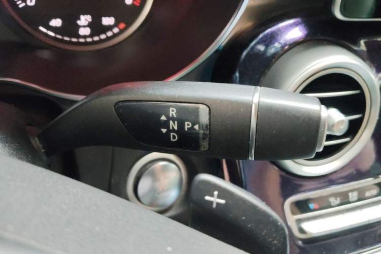 Used Mercedes-Benz GLC 2018 Facelift GLC 260 4MATIC Luxury Edition Gear Lever