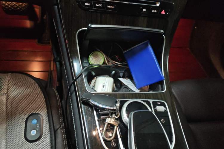 Used Mercedes-Benz GLC 2018 GLC 260 4MATIC Dynamic Edition Gear Lever