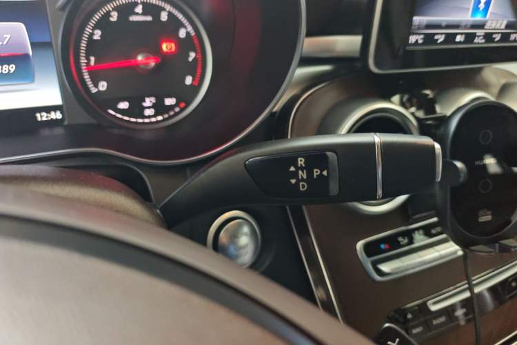 Used Mercedes-Benz GLC 2018 GLC 300 4MATIC Sport Edition Gear Lever