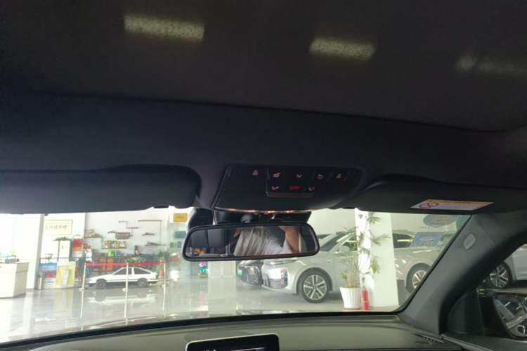 Used Mercedes-Benz GLC 2018 Facelifted GLC 260 4MATIC Dynamic Edition Headliner