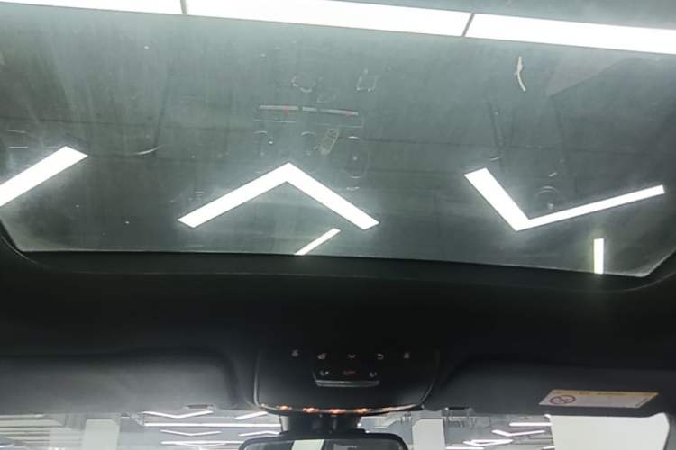 Used Mercedes-Benz GLC 2018 Facelift GLC 200 4MATIC Headliner