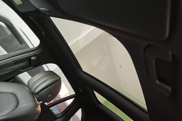 Used Mercedes-Benz GLC 2018 Refreshed GLC 300 4MATIC Dynamic Edition Headliner