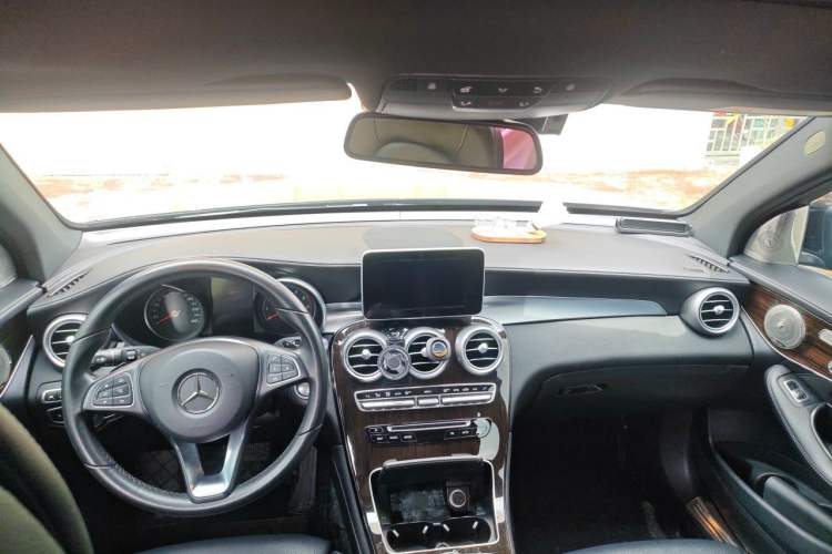 Used Mercedes-Benz GLC 2018 Facelift GLC 260 4MATIC Luxury Edition Headliner
