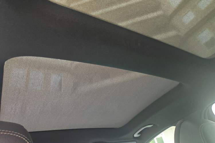Used Mercedes-Benz GLC 2018 Facelift GLC 260 4MATIC Luxury Edition Headliner