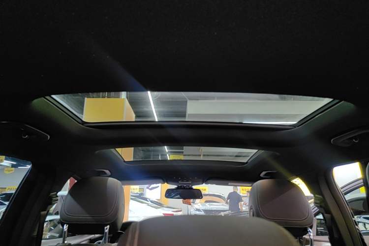 Used Mercedes-Benz GLC 2018 Facelift GLC 200 4MATIC Headliner