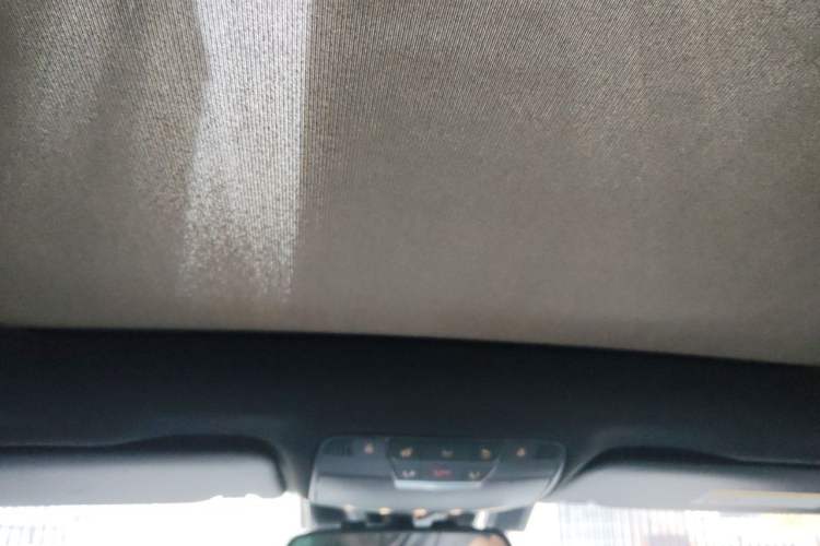 Used Mercedes-Benz GLC 2018 Facelift GLC 260 4MATIC Luxury Edition Headliner