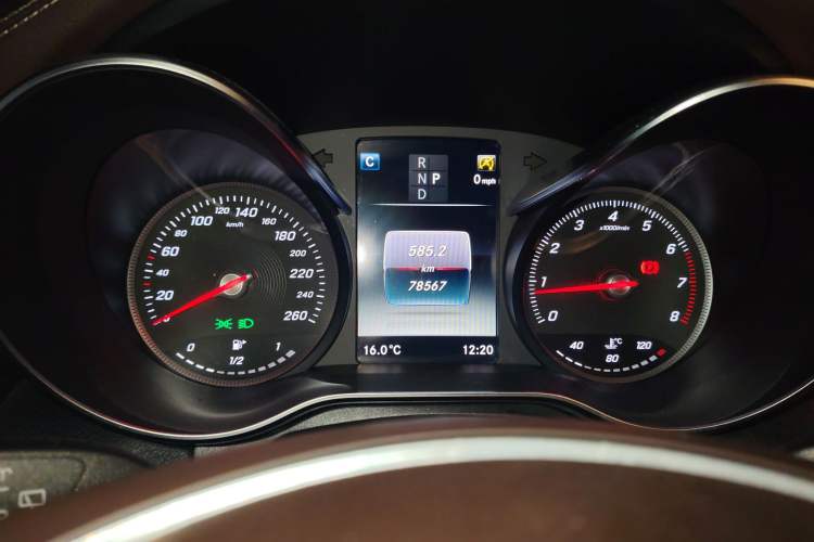 Used Mercedes-Benz GLC 2018 GLC 260 4MATIC Luxury Model Instrument Cluster