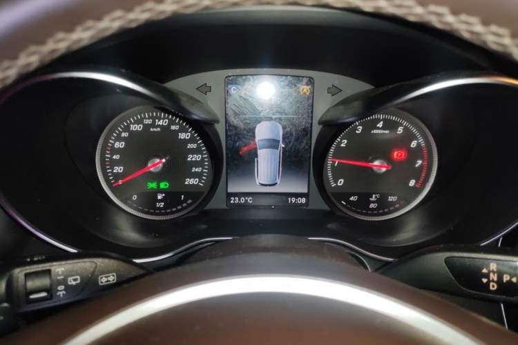 Used Mercedes-Benz GLC 2018 GLC 260 4MATIC Luxury Model Instrument Cluster