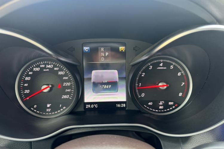 Used Mercedes-Benz GLC 2018 Refreshed GLC 300 4MATIC Dynamic Edition Instrument Cluster